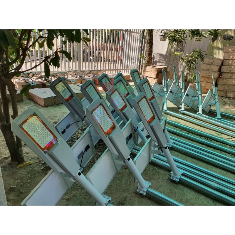 ĐÈN ĐƯỜNG NLMT KB 200W 