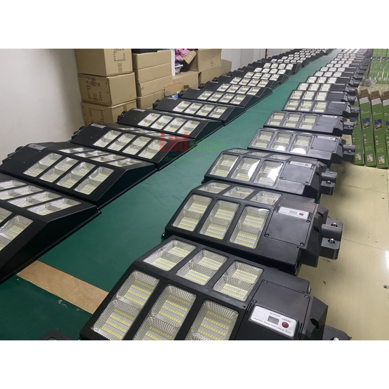 ĐÈN ĐƯỜNG NLMT LIỀN THỂ 300W